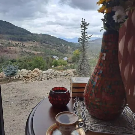 Ciftlik Ve Dag Evi - Canerbey * קמר